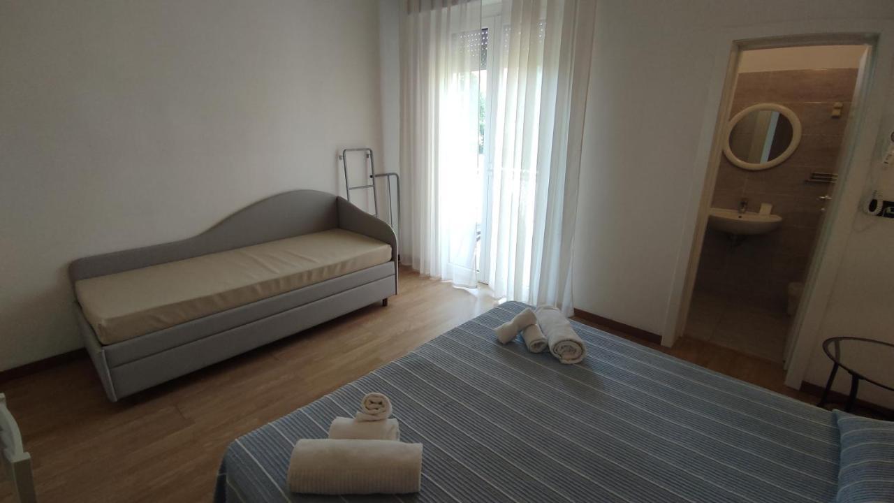 Hotel Villa Elisa Ріміні Екстер'єр фото