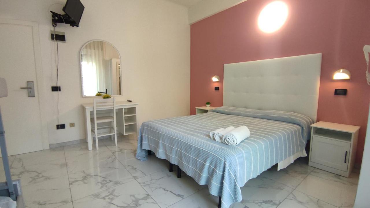 Hotel Villa Elisa Ріміні Екстер'єр фото
