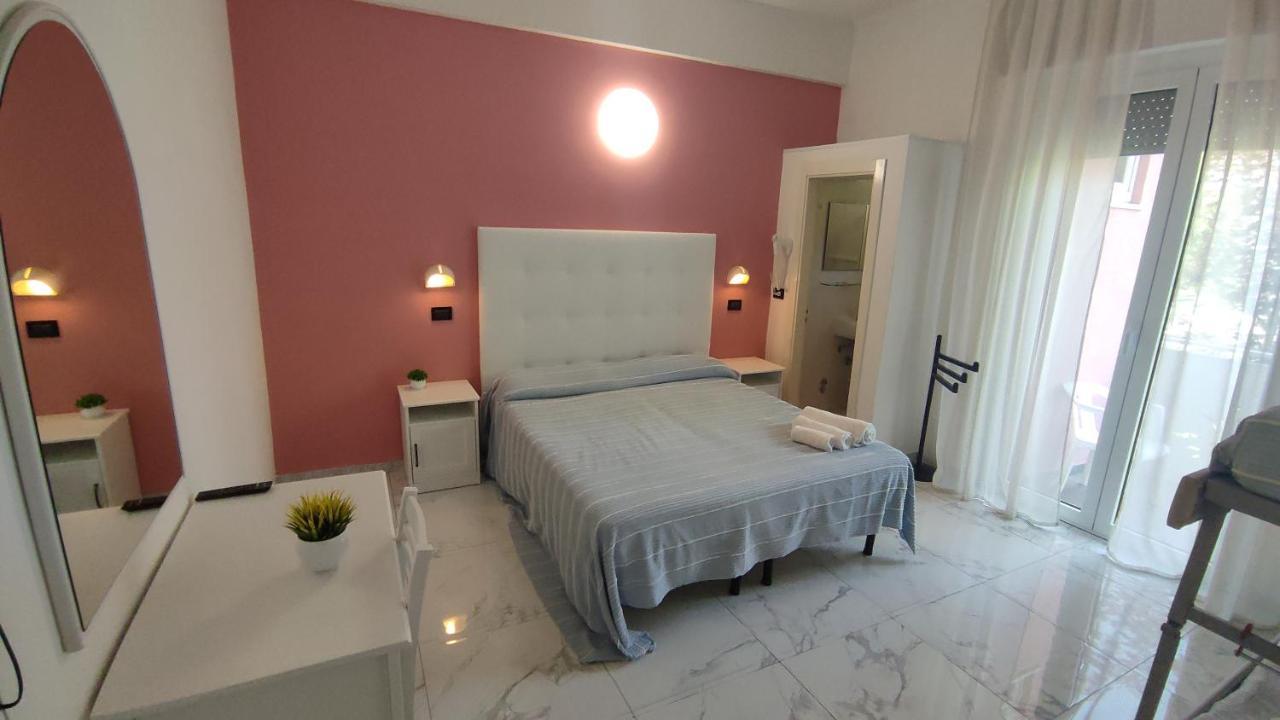 Hotel Villa Elisa Ріміні Екстер'єр фото