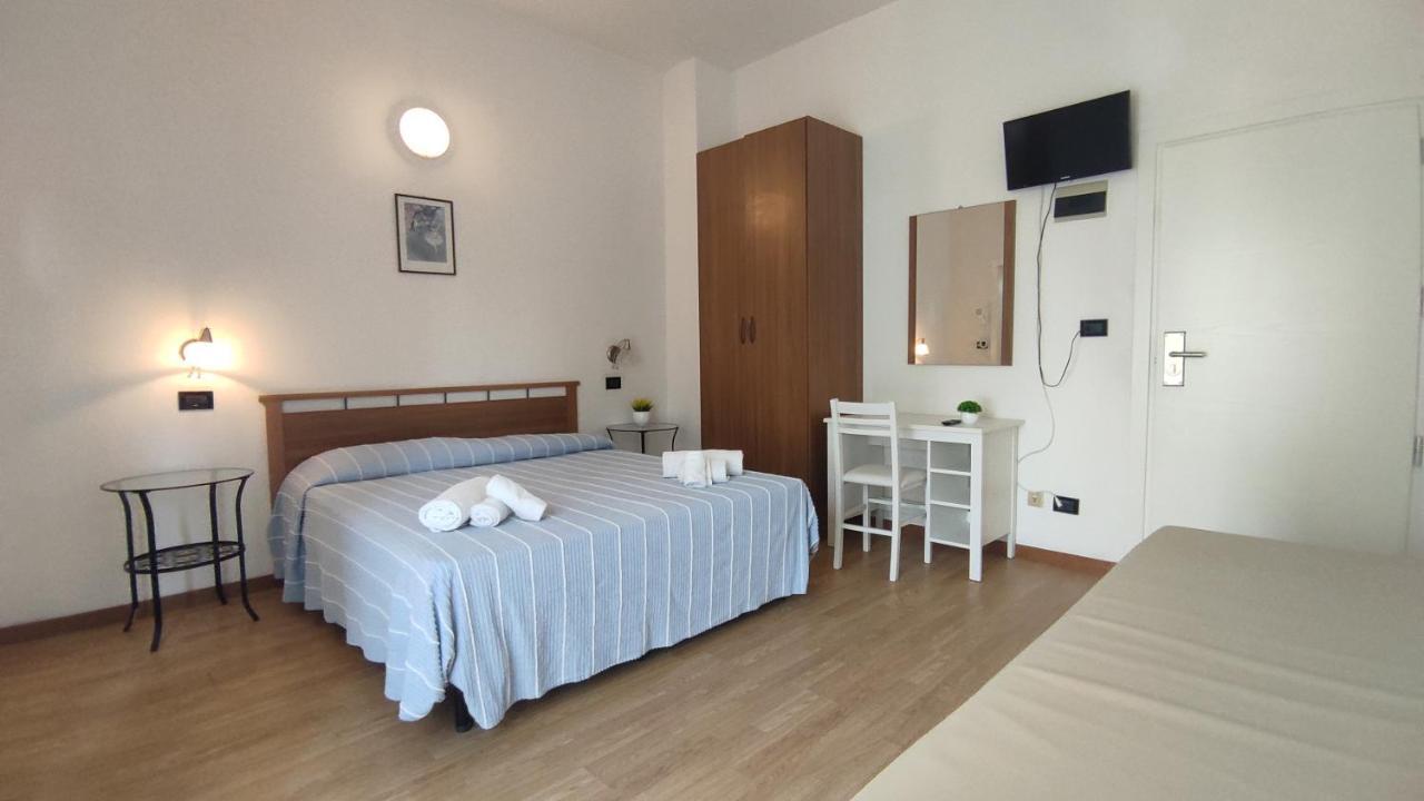 Hotel Villa Elisa Ріміні Екстер'єр фото