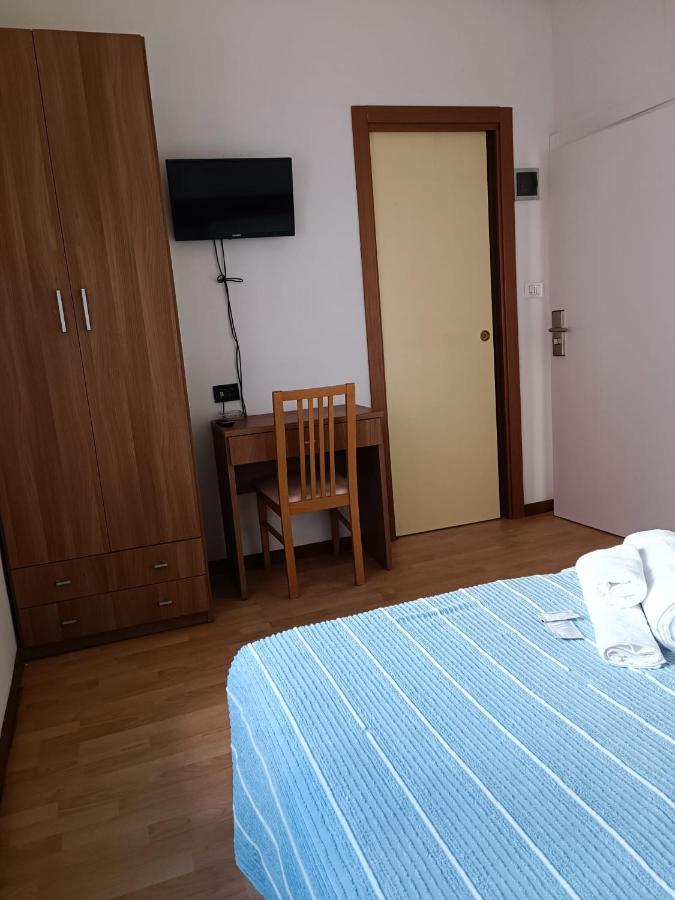 Hotel Villa Elisa Ріміні Екстер'єр фото