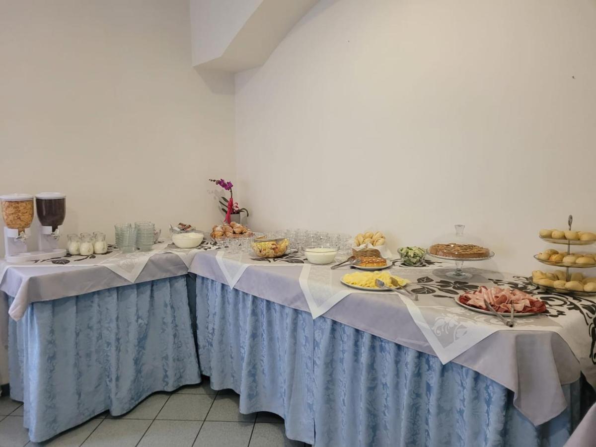 Hotel Villa Elisa Ріміні Екстер'єр фото