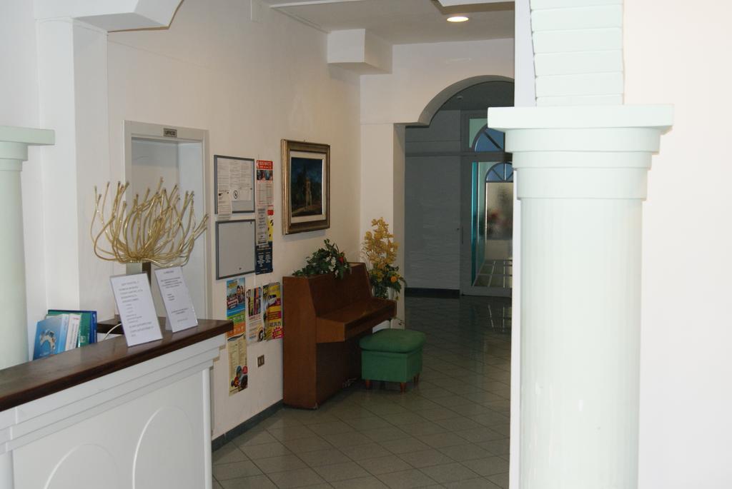 Hotel Villa Elisa Ріміні Екстер'єр фото