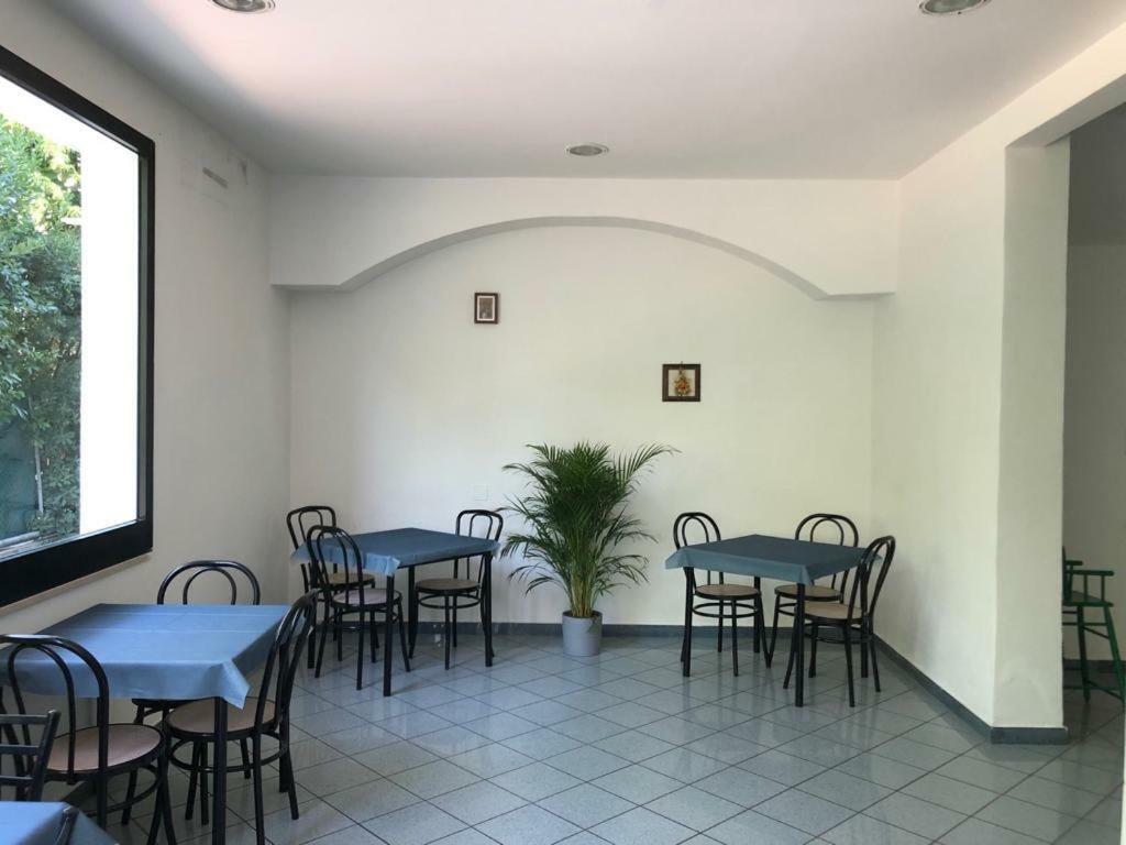 Hotel Villa Elisa Ріміні Екстер'єр фото