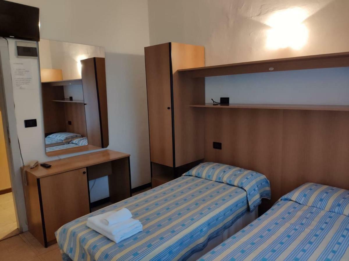 Hotel Villa Elisa Ріміні Екстер'єр фото