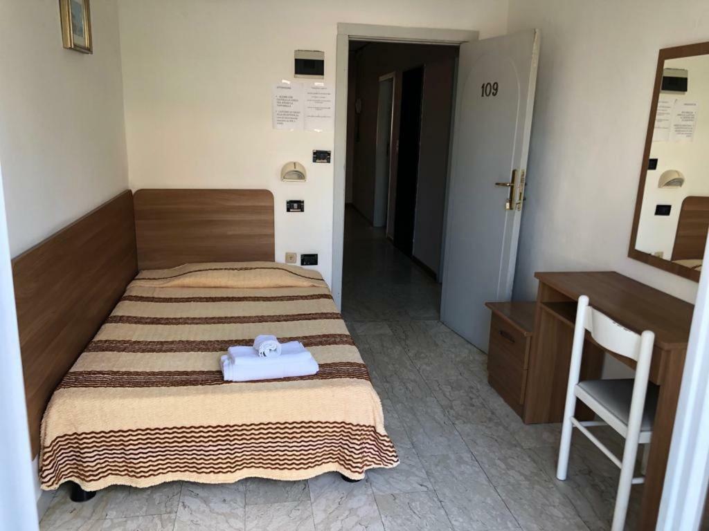 Hotel Villa Elisa Ріміні Екстер'єр фото